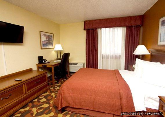 Hotel Quality & Kansas I-435n Near Sports Complex 3*